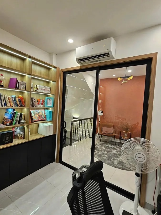 BÁN NHÀ MẶT PHỐ KINH DOANH ĐỈNH, Bát Khối 45/60 m2 X 4 Tầng,10 tỷ Long Biên Hà Nội