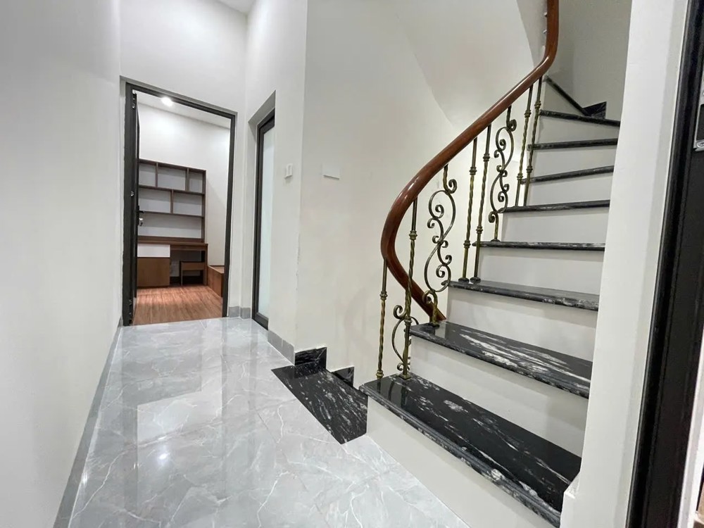 Bán Nhà Ngõ Hoà Bình Khâm Thiên 41m2. 4 tầng. mặt tiền 4m. giá 8.7 tỷ Đống Đa Hà Nội