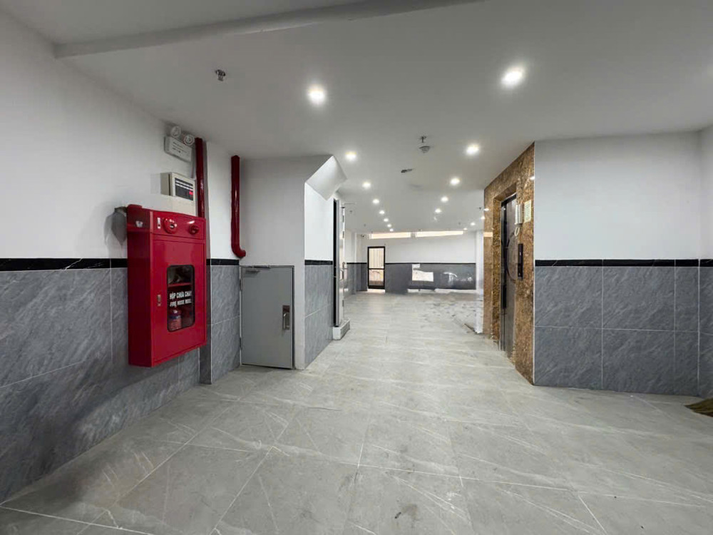 Bán toà nhà dòng tiền phố Khâm Thiên 8T TM mới 2 mặt ngõ MT5,3m 18p thu 1,5 tỷ/năm