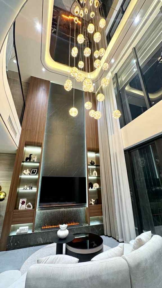 bán nhà lô góc Ngọc Thuỵ, 50m x 7 tầng, mặt tiền 6.2m, gara, full nội thất