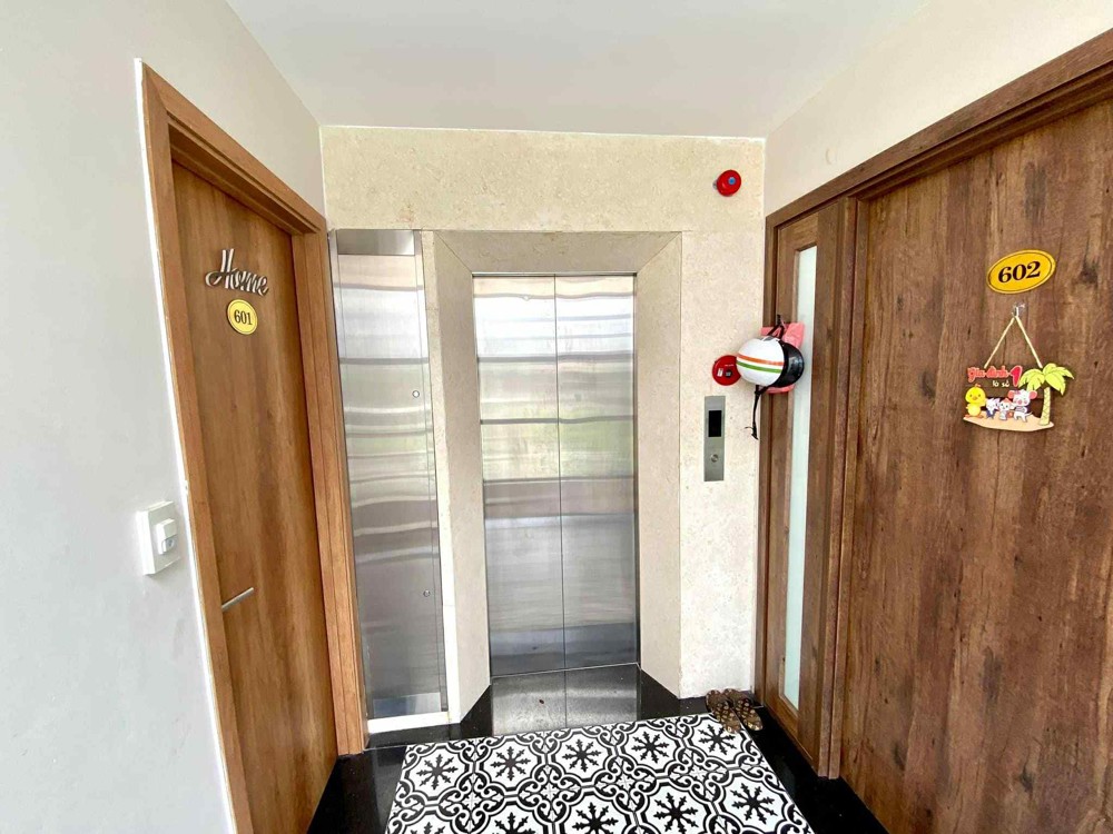 bán toà nhà Apartment Ngọc Thuỵ, 2 sàn văn phòng + 15 căn hộ khép kín, dòng tiền 130tr/tháng