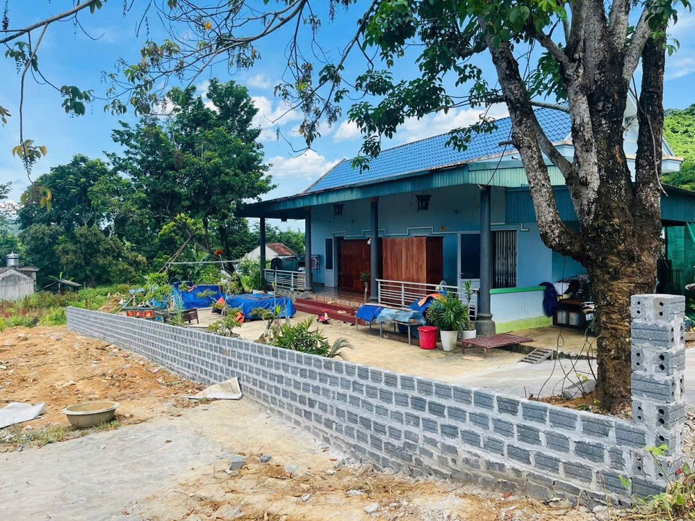 LÔ ĐẤT ĐẸP- GIÁ TỐT cần bán nhanh lô đất tặng kèm nhà mái thái tại huyện Yên Thủy tỉnh Hòa Bình