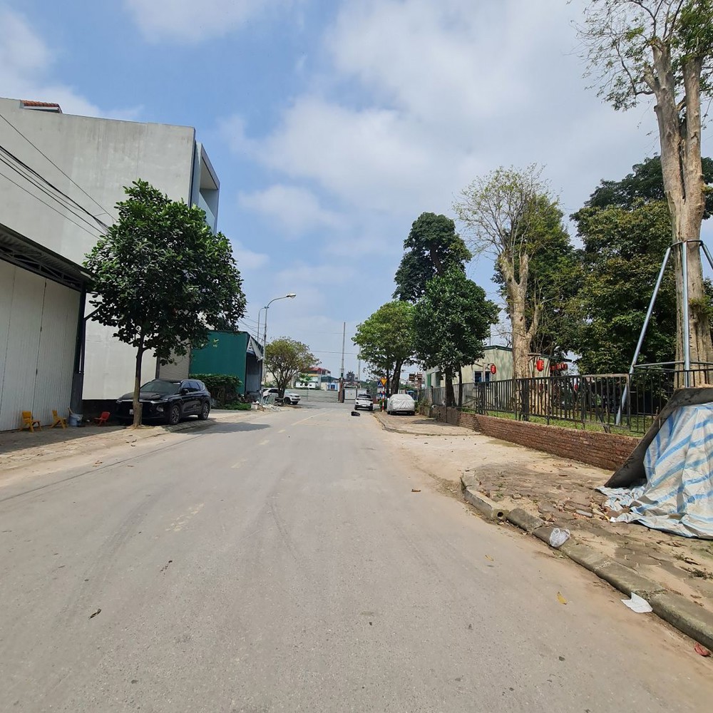 Bán nhà 111m2 Đông Dư, GL. Trục chính ô tô thông, sát chân cầu Thanh Trì. 11.x tỷ. Lh 0989894845