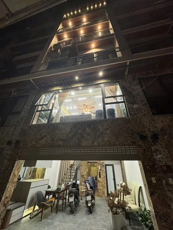 BÁN NHÀ 6 TẦNG FULL NỘI THẤT Ô TÔ ĐỖ CỬA Phố Trạm 42m2 X 14.5 tỷ Long Biên Hà Nội