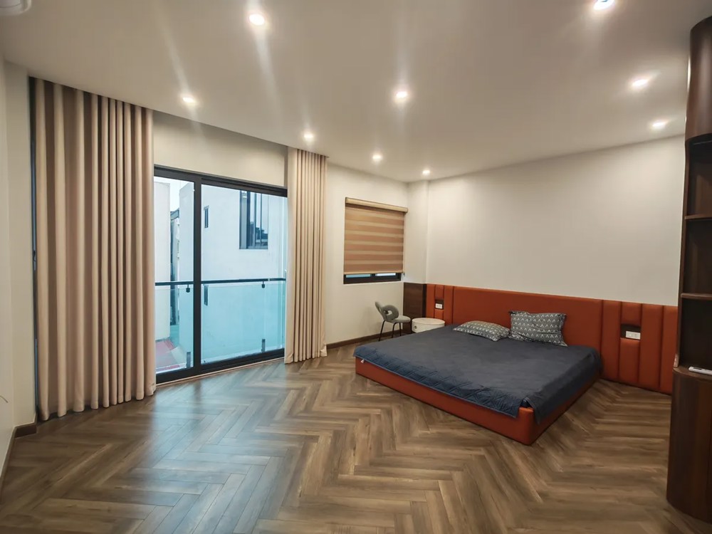 BÁN NHÀ 6 TẦNG FULL NỘI THẤT Ô TÔ ĐỖ CỬA Phố Trạm 42m2 X 14.5 tỷ Long Biên Hà Nội