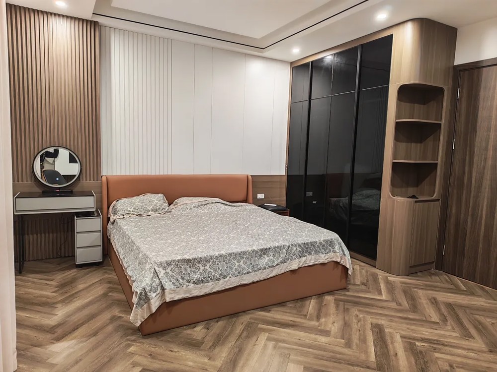 BÁN NHÀ 6 TẦNG FULL NỘI THẤT Ô TÔ ĐỖ CỬA Phố Trạm 42m2 X 14.5 tỷ Long Biên Hà Nội