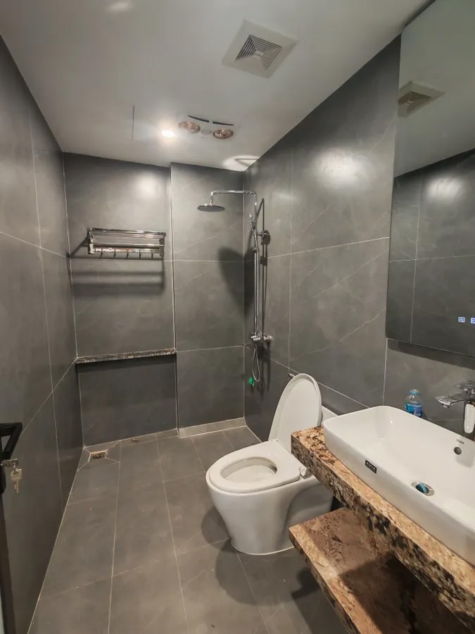 BÁN NHÀ 6 TẦNG FULL NỘI THẤT Ô TÔ ĐỖ CỬA Phố Trạm 42m2 X 14.5 tỷ Long Biên Hà Nội