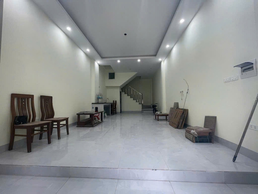 Bán nhà ngõ 465 Ngọc Thuỵ 40m x 3T oto tránh, oto vào nhà chỉ nhỉnh 6 tỷ. LH 0936123469