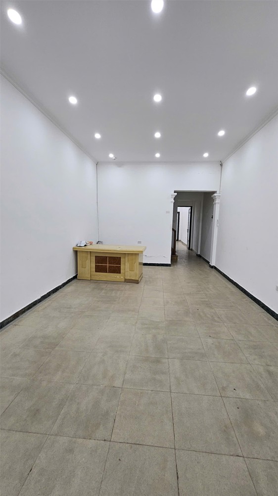 Cho thuê nhà Ngõ 110 Trung Kính, 92m2, xd 5 Tầng Đẹp, 9PN, Oto đỗ cửa, Tiện KD