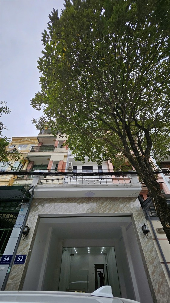 Cho thuê nhà Ngõ 110 Trung Kính, 92m2, xd 5 Tầng Đẹp, 9PN, Oto đỗ cửa, Tiện KD