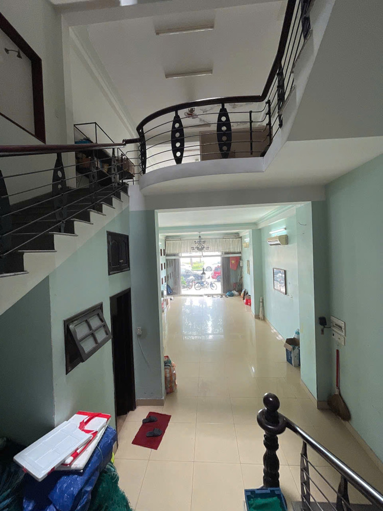 cho thuê nhà nguyên căn mặt tiền đường trần hưng đạo vị trí cầu trồng kết cấu 5 tầng