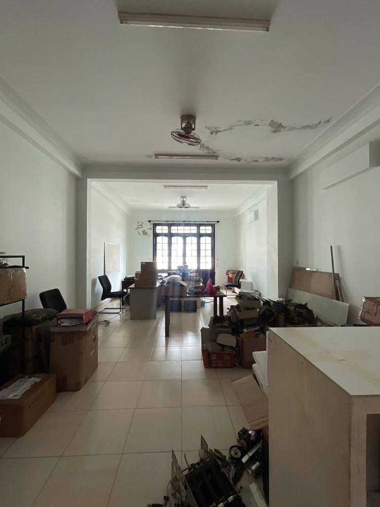 cho thuê nhà nguyên căn mặt tiền đường trần hưng đạo vị trí cầu trồng kết cấu 5 tầng