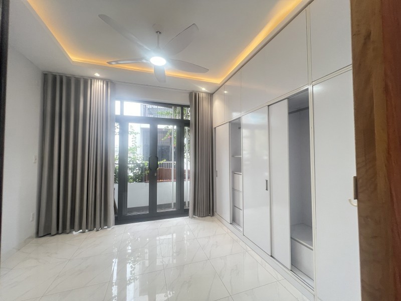 Bán nhà  đường Số 11, Trường Thọ, Thủ Đức. DT 68 m2, 3 tầng, 3PN, SH, 7.39  tỷ