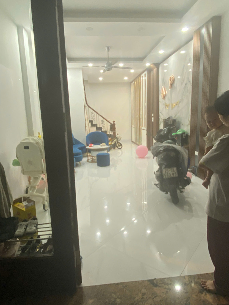 Tôi bán gấp căn nhà đẹp ở luôn ngõ 101 Thanh Nhàn, 38m2, 5 tầng, 6 phòng ngủ giá 12  tỷ có TL