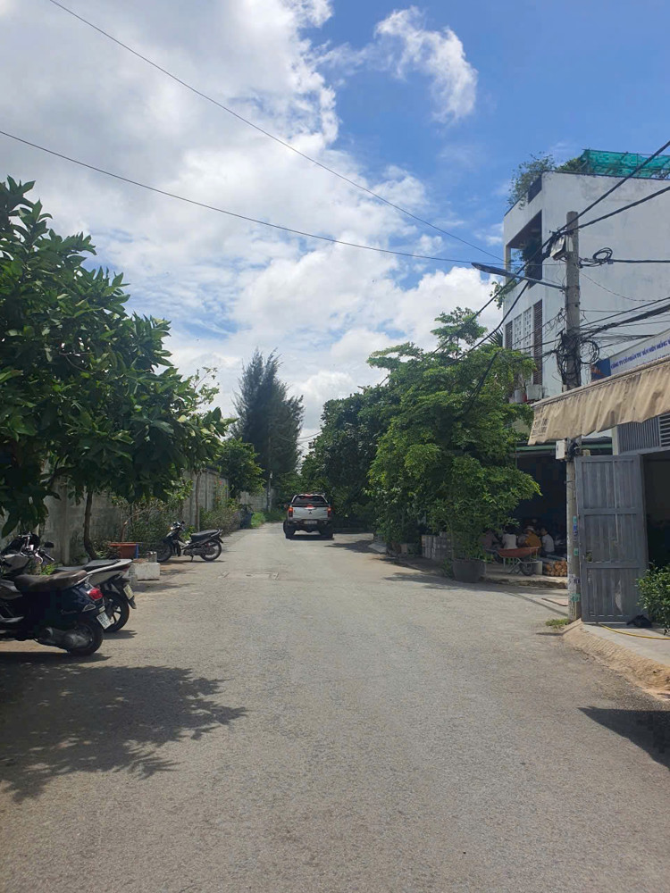 BÁN 180m2 ĐẤT TẶNG QUÁN CAFE DOANH THU 60tr/th - Quốc lộ 13, ngay UNBD phường Hiệp Bình Phước,