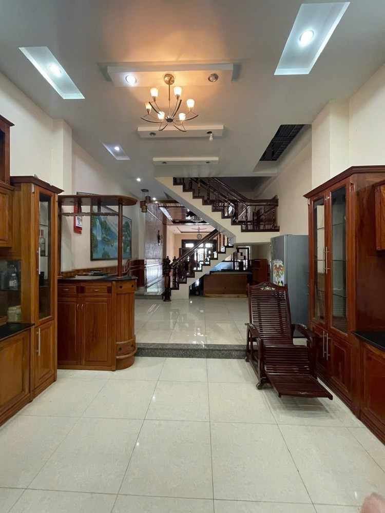 Chu thuê nhà 3 tầng nguyên căn mặt đường Lê Hồng Phong, Phước Long cũ, sát đường Cao Xuân Huy thông