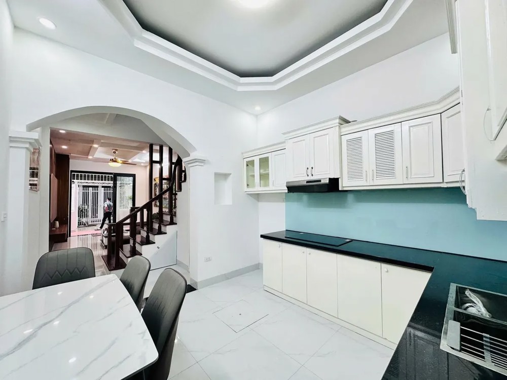 NGÕ THÔNG KINH DOANH - LÔ GÓC - NHÀ ĐẸP DÂN XÂY - NỘI THẤT SANG XỊN (18.5 tỷ)