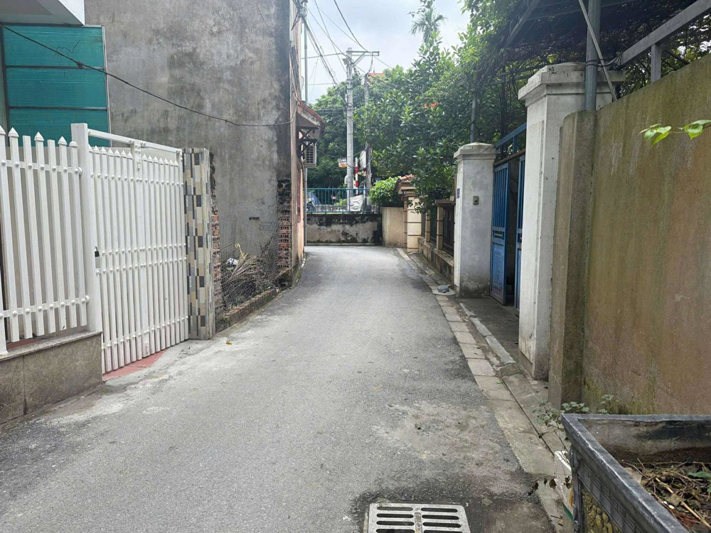 Chủ cần bán 70 m2 Cổ Bi, đường ô tô vào nhà, giá 6.8 tỷ, Lh 0985865658