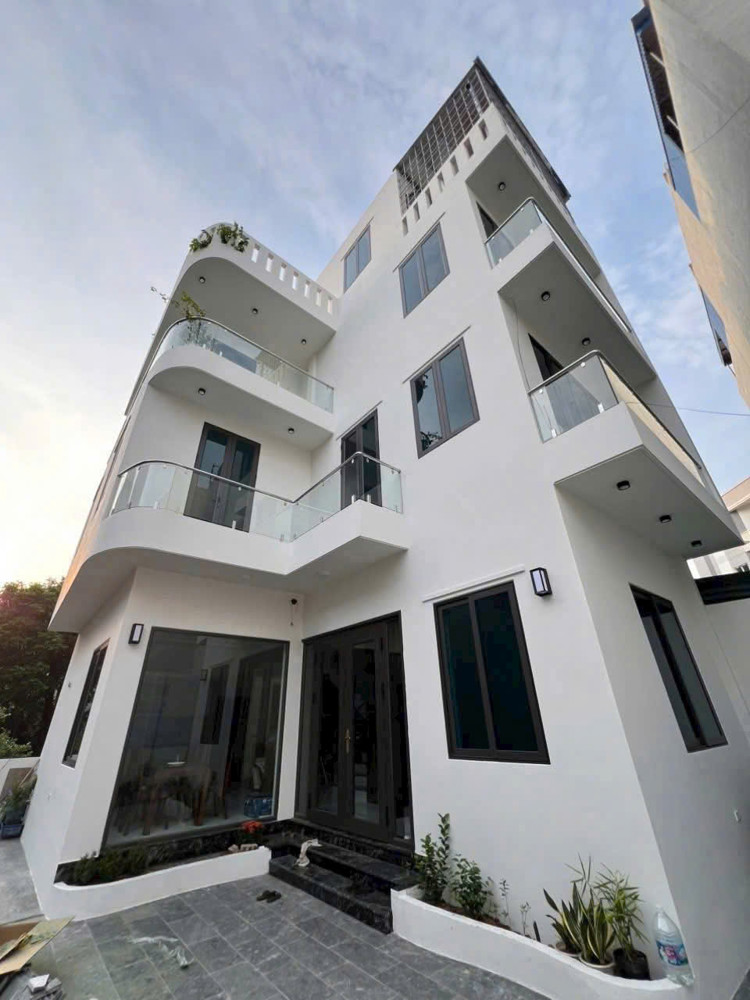 BIỆT THỰ MINI CẠNH NGỌC THỤY  LONG BIÊN - 90M2- 4 TÂNG -- FULL NT - NHÀ  MỚI 3 MẶT THOÁNG-  HƠN 9 Ỷ