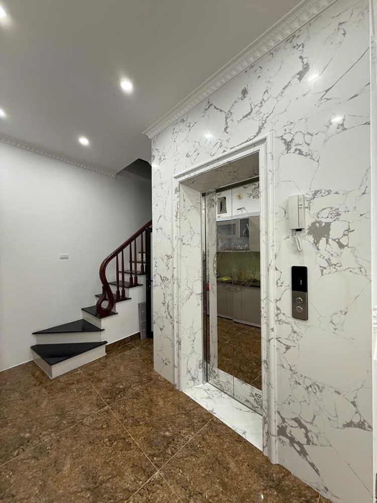 Bán nhà Phố Xã Đàn, 7 Tầng, Gần Ô Tô, Trước Nhà Thoáng, Giá: 13.6 Tỷ, Lh: 0396935190