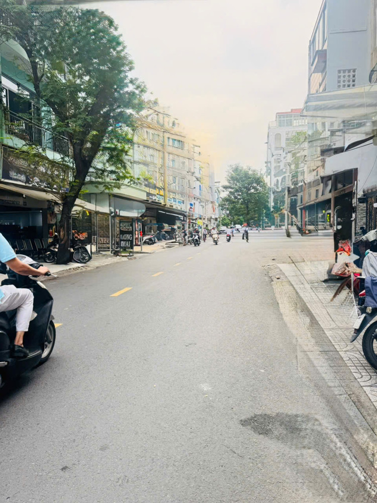 NHÀ ĐẸP TRUNG TÂM Q10 – HÒA HẢO – NGUYỄN TRI PHƯƠNG – 5 TẦNG – GIÁ 8.6 TỶ.








