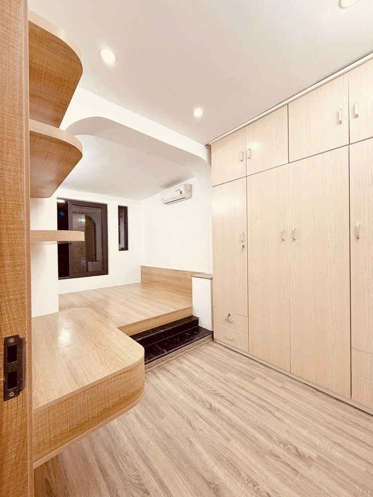 Bán căn hộ Tập thể tầng 2 Đại La, SĐCC, 70m2, 2 ngủ, 2 vệ sinh, 4.05 tỷ