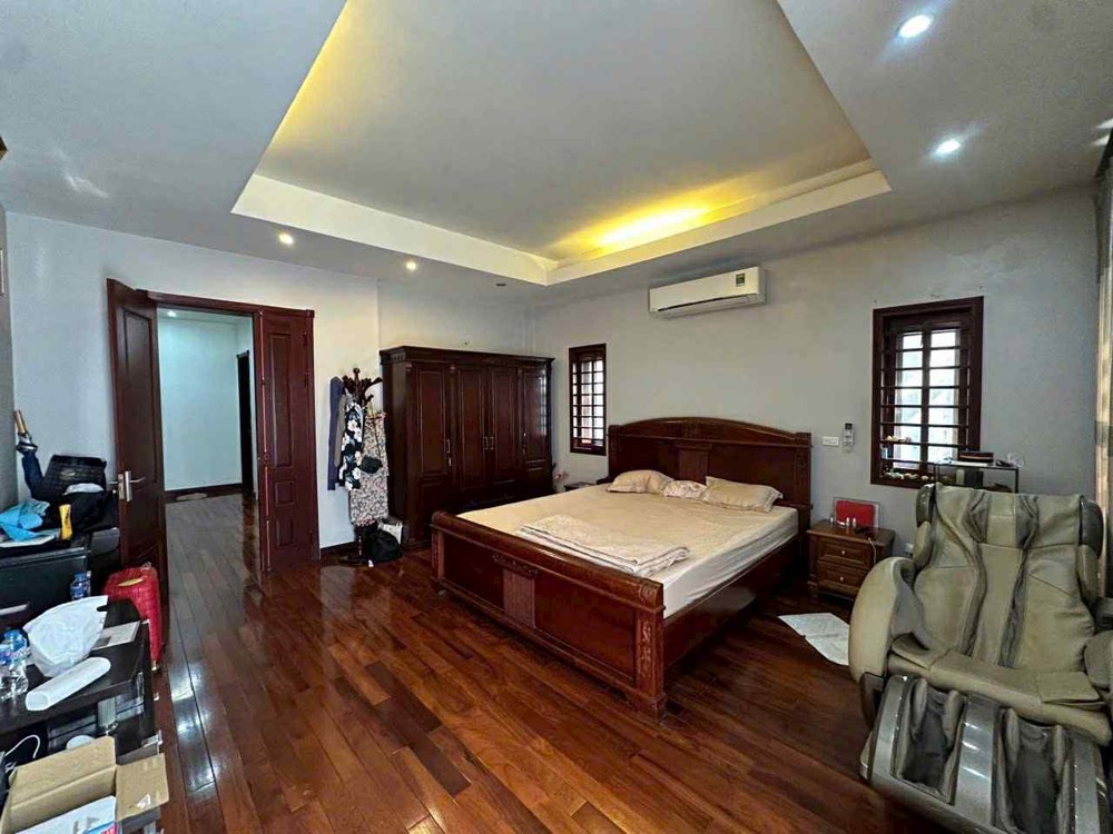 biệt thự sân vườn Ngọc Lâm, vỉa hè, ôtô tránh, cách cầu Chương Dương 100m