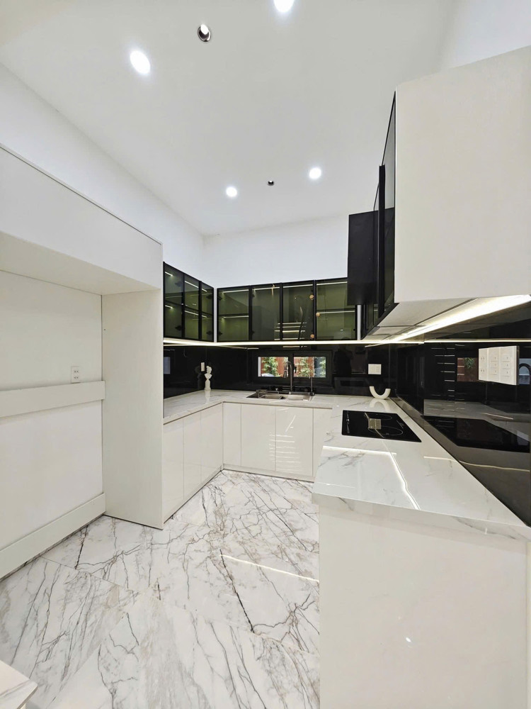 BÁN NHÀ HOÀNG NHƯ TIẾP LONG BIÊN,OTO,THANG MÁY,FULL NỘI THẤT,NGÕ THÔNG 48M