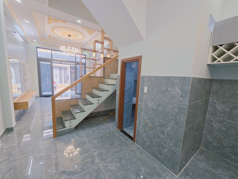 Bán nhà 3 tầng, 4PN hẻm xe hơi đường Số 6, Long Trường, Q.9. TP HCM. DT 56m2, SH, 5.55  tỷ