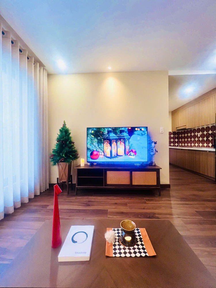  căn hộ luxury 2 phòng ngủ trung tâm TP biển Nha Trang
- 𝐕𝐢̣ 𝐭𝐫𝐢́: Tầng 8 ( số tầng phong