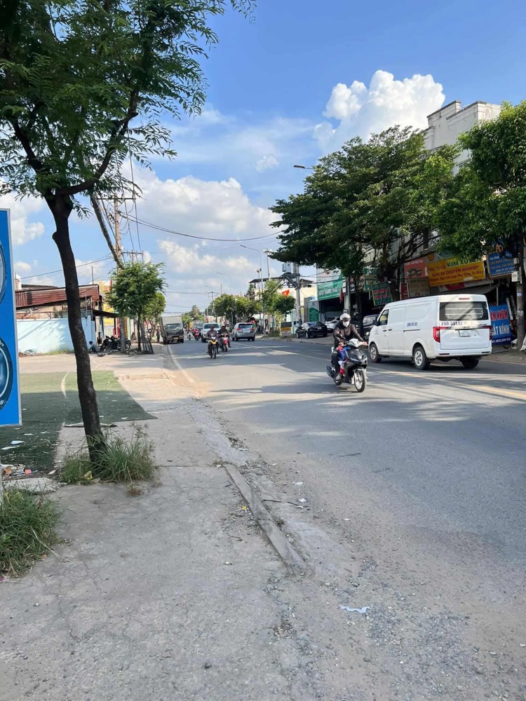 Bán nhà mặt tiền 13x77m giá 60 tỷ Đường Lê Văn Khương