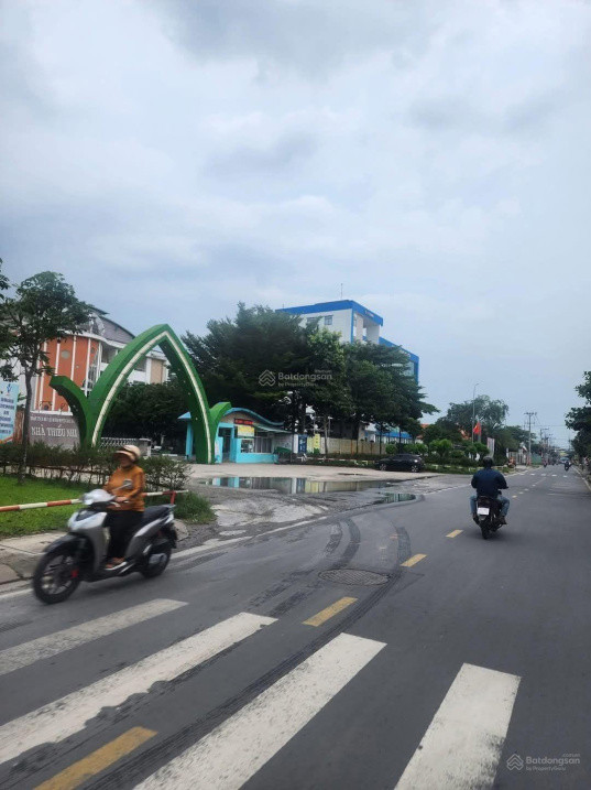 Bán đất 2 mặt tiền 30x70m giá 37 tỷ Đường Đỗ Văn Dậy