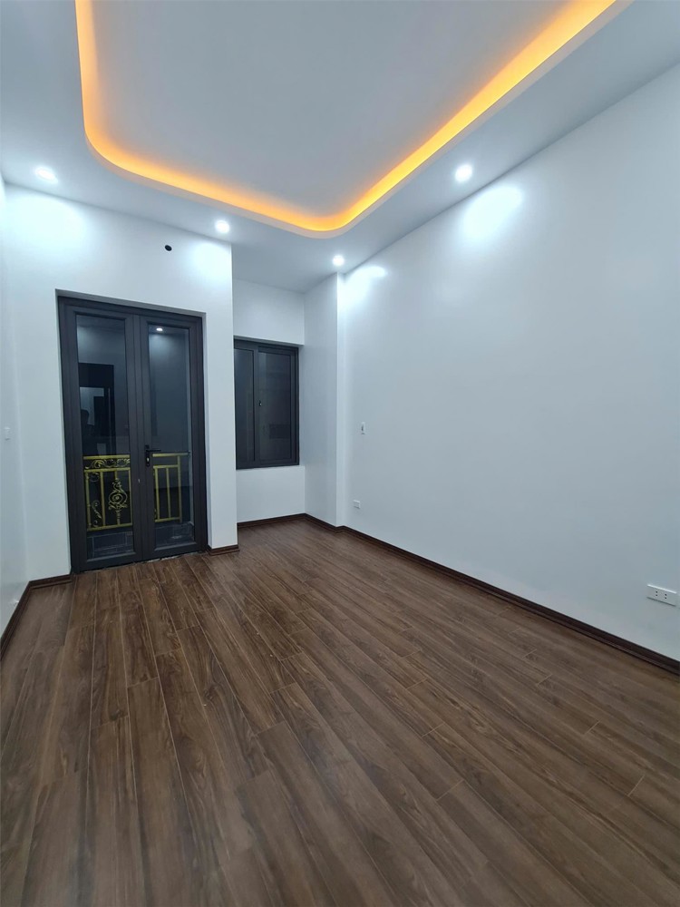 Bán nhà riêng Hoàng Mai, giá 10.6 tỷ, DT 48m2, nhà đẹp mới koong 10m ô tô gần