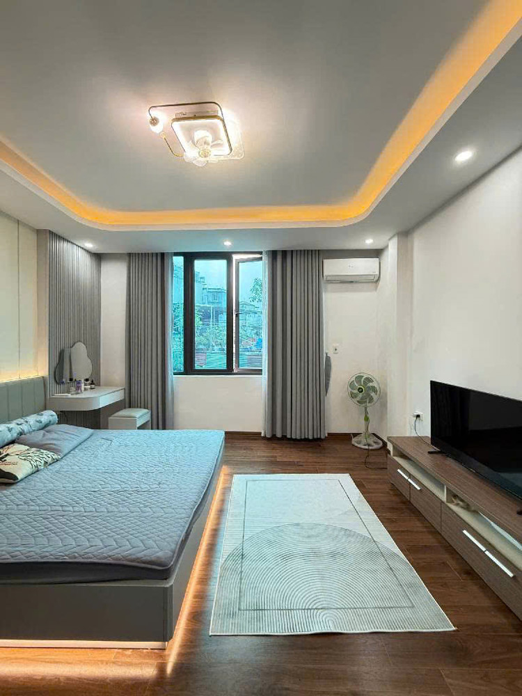 BÁN NHÀ HỒNG TIẾN LONG BIÊN,OTO ĐỖ CỬA,2 THOÁNG,FULL NỘI THẤT,56M NHỈNH 11 TỶ(TL)