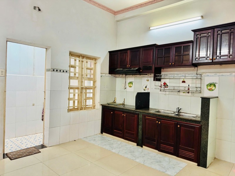 Bán nhà đường 160, Tăng Nhơn Phú A, Q.9, TP HCM. DT 68m2, 2 tầng, 3PN, sổ hồng. Giá 6.1 tỷ. LH: