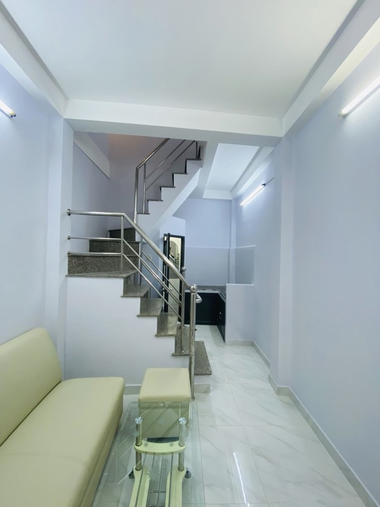 TRUNG TÂM QUẬN 10 SÁT QUẬN 1 VỊ TRÍ VÀNG - 3 TẦNG NHỈNH 2 TỶ - NGAY VẠN HẠNH MALL