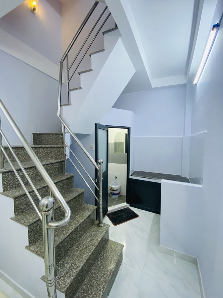 TRUNG TÂM QUẬN 10 SÁT QUẬN 1 VỊ TRÍ VÀNG - 3 TẦNG NHỈNH 2 TỶ - NGAY VẠN HẠNH MALL