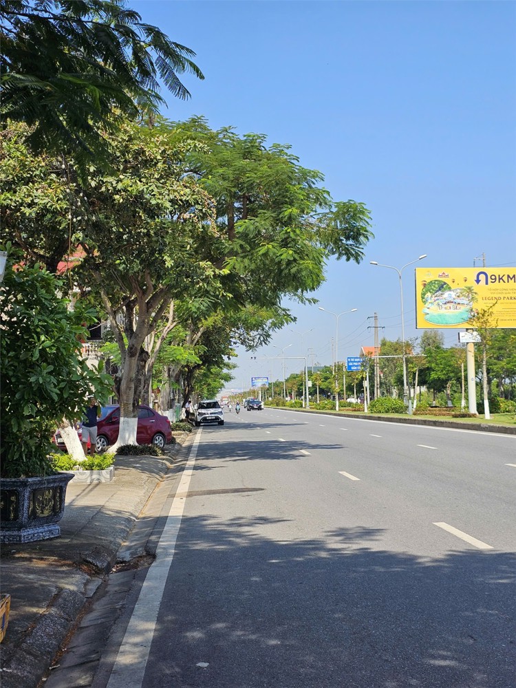 Mặt đường Phạm Văn Đồng – lô 90m² giá 4.x tỷ – kinh doanh cực mạnh  ZALO 0567 222 555