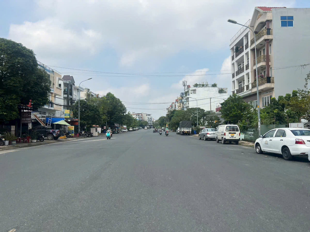 LÔ GÓC (13x30) 2MT ĐẸP HUỲNH THỊ NA (CÁCH MT 50M) GẦN HIỆP THÀNH, Q12 CHỈ 12.5 TỶ