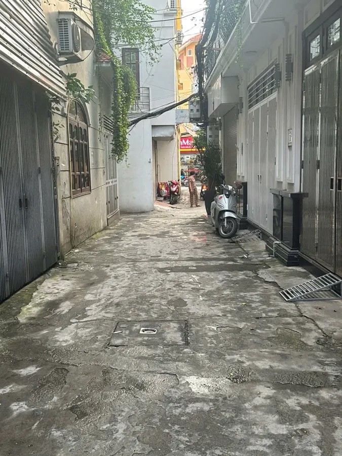 BÁN NHÀ RIÊNG Bồ Đề 45 m2 X 5 tầng mặt tiền 4m X 12.6 Tỷ Long Biên Hà Nội