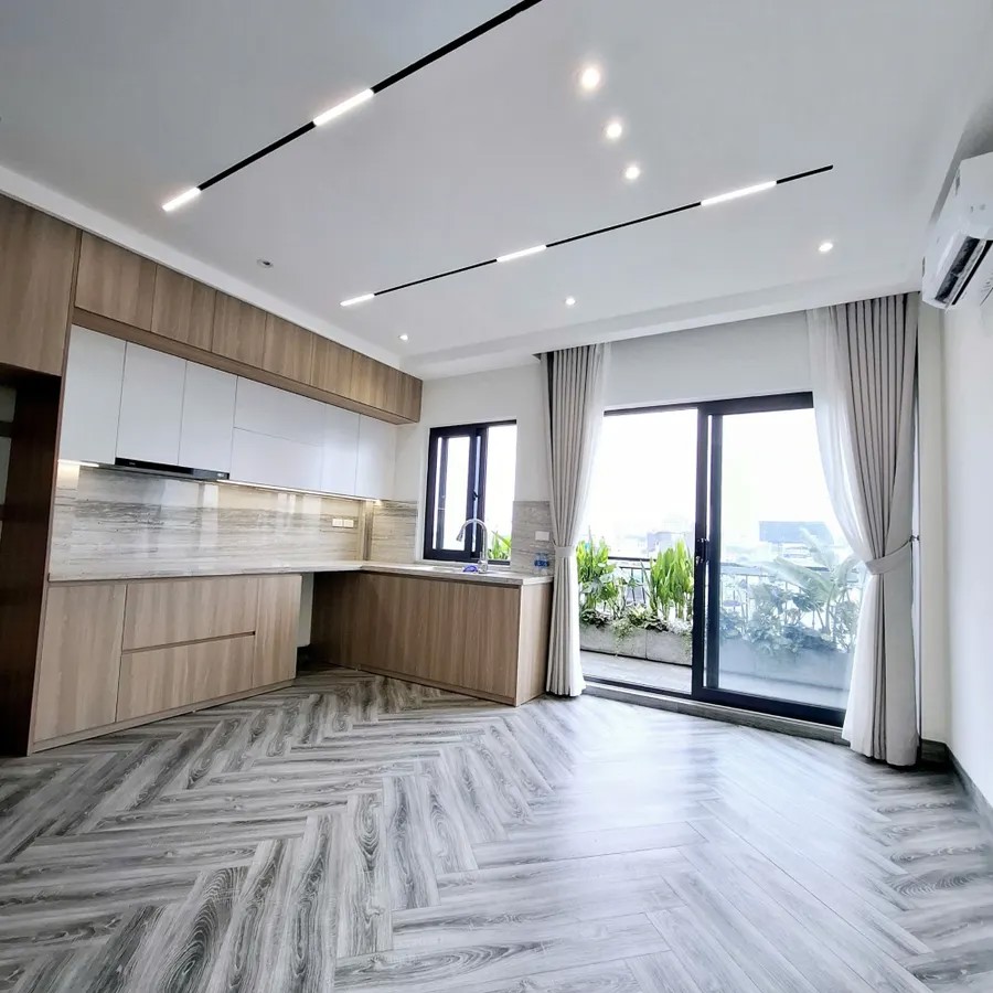 BÁN NHÀ MỚI -ĐẸP -FULL NỘI THẤT-Ô TÔ ĐÔ CỬA  Phố Trạm 37m2 X 6 Tầng mặt tiền 4.5m,11.5 Tỷ Long