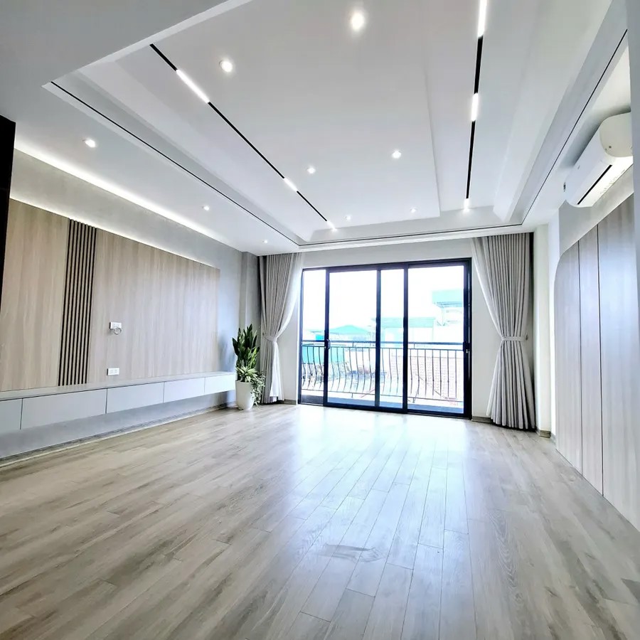 BÁN NHÀ MỚI -ĐẸP -FULL NỘI THẤT-Ô TÔ ĐÔ CỬA  Phố Trạm 37m2 X 6 Tầng mặt tiền 4.5m,11.5 Tỷ Long