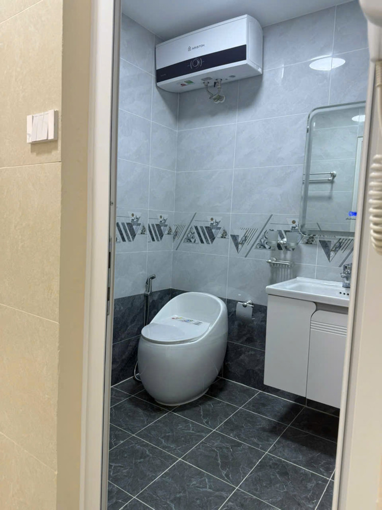 Bán căn hộ Tập thể tầng 1 Hoàng Đạo Thành, có sổ 70m2, 2 ngủ, 2 vệ sinh, 4.150 tỷ