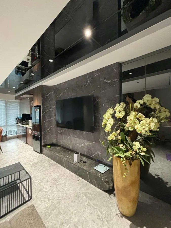 BÁN NHÀ MỚI- FULL NỘI THẤT 7 CHỖ ĐỖ CỬA, VÀO NHÀ Phố Trạm 50m2 6Tầng mặt tiền 5m 12.8 Tỷ Long Biên