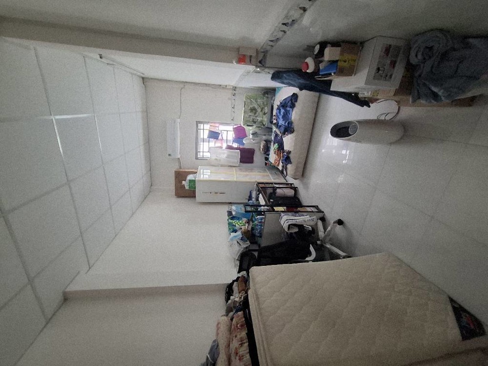 Kết cấu: Số tầng: 2 (gồm 1 trệt, lầu,…) đúc chắc chắn, có PN, 2WC khách mua về vào ở ngay