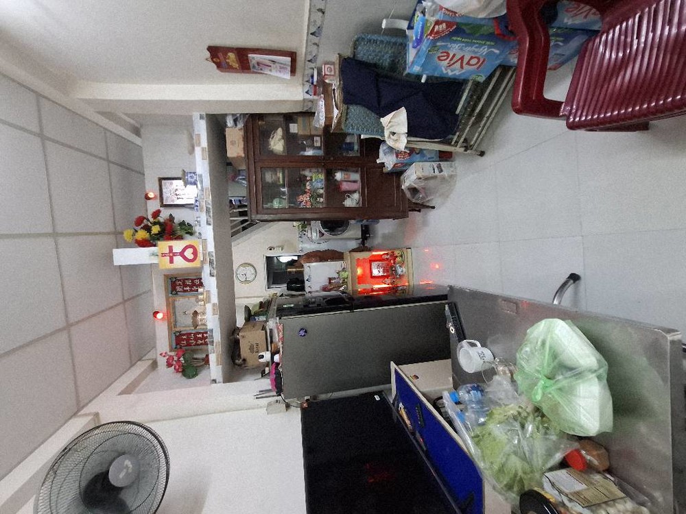 Kết cấu: Số tầng: 2 (gồm 1 trệt, lầu,…) đúc chắc chắn, có PN, 2WC khách mua về vào ở ngay