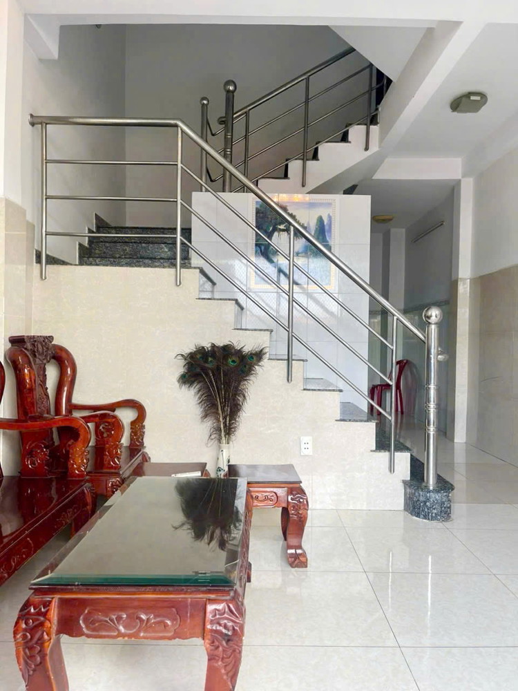 Nhà vị trí đẹp 2 lầu/ST 354/ Âu Dương Lân P.Chánh Hưng (P3Q8)