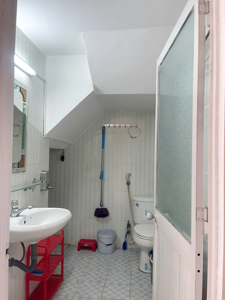 Nhà vị trí đẹp 2 lầu/ST 354/ Âu Dương Lân P.Chánh Hưng (P3Q8)