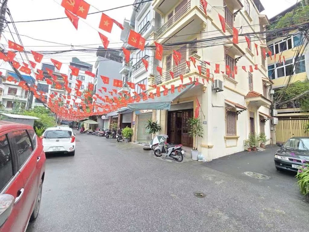 NHANH MỚI KỊP 
NGUYỄN NGỌC VŨ - 90m2 - 3T - MT 6.5m - LÔ GÓC 2 THOÁNG - Ô TÔ DỪNG ĐỖ CÁCH NHÀ 5M 