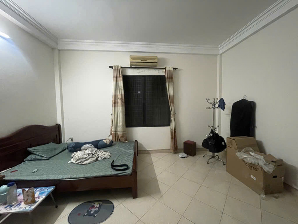 Bán nhà Đức Giang, ngõ ô tô. Có gara để ô tô. 84.3m . Nhiều tiện ích xung quanh . Gía 14.2 tỷ ( có